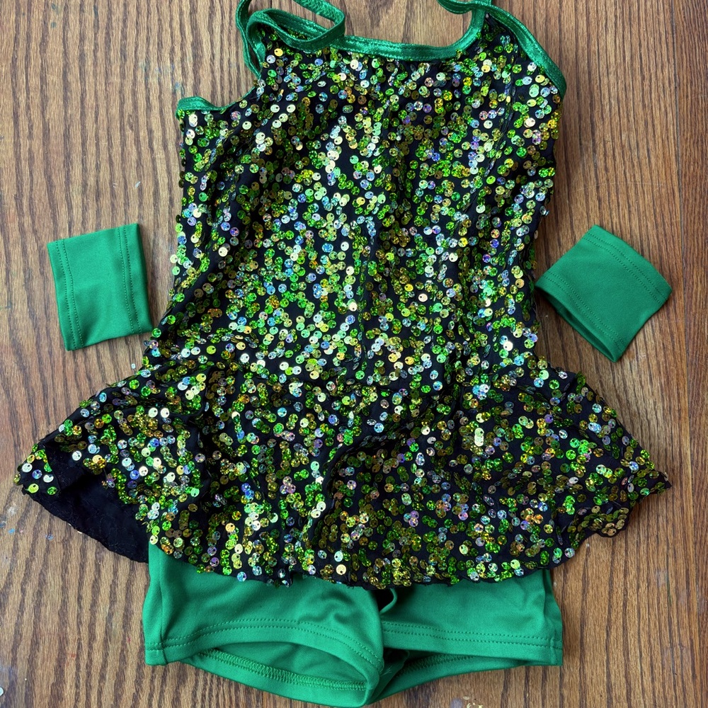 Wolff Fording Costume! Gorgeous green shortfall size Med